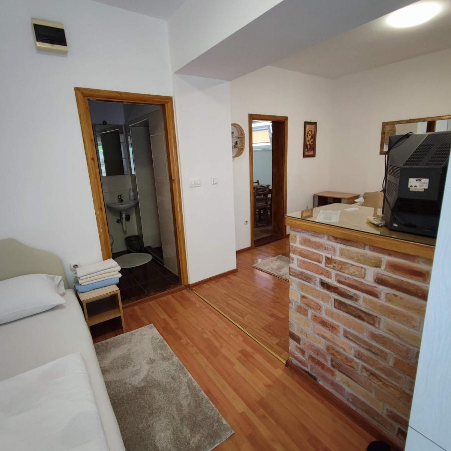 Apartments And Rooms Lena 모스타르 외부 사진
