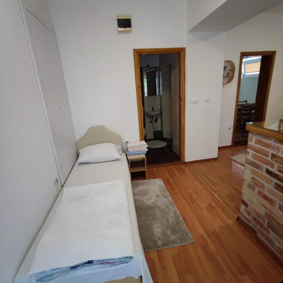 Apartments And Rooms Lena 모스타르 외부 사진