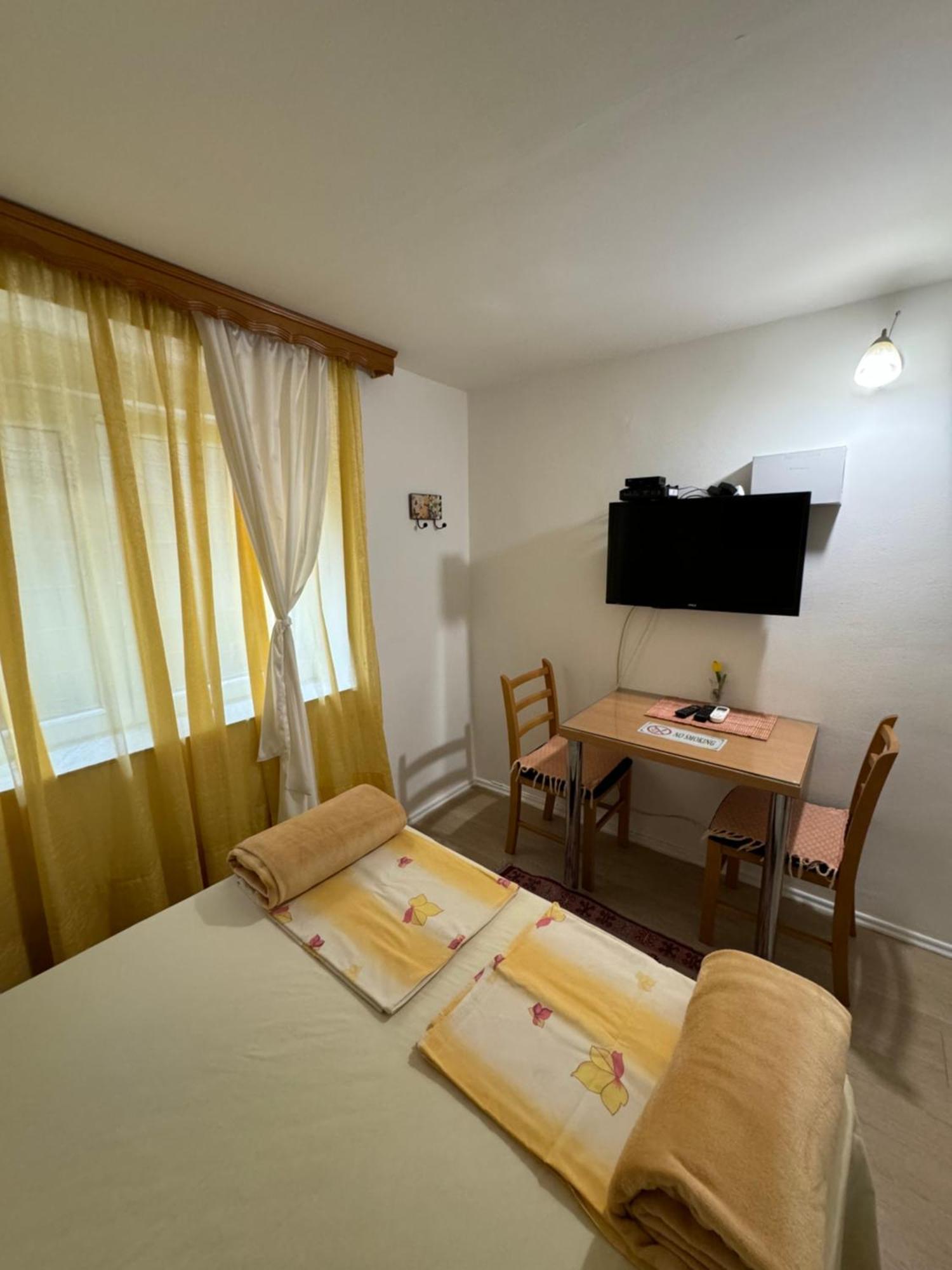Apartments And Rooms Lena 모스타르 외부 사진