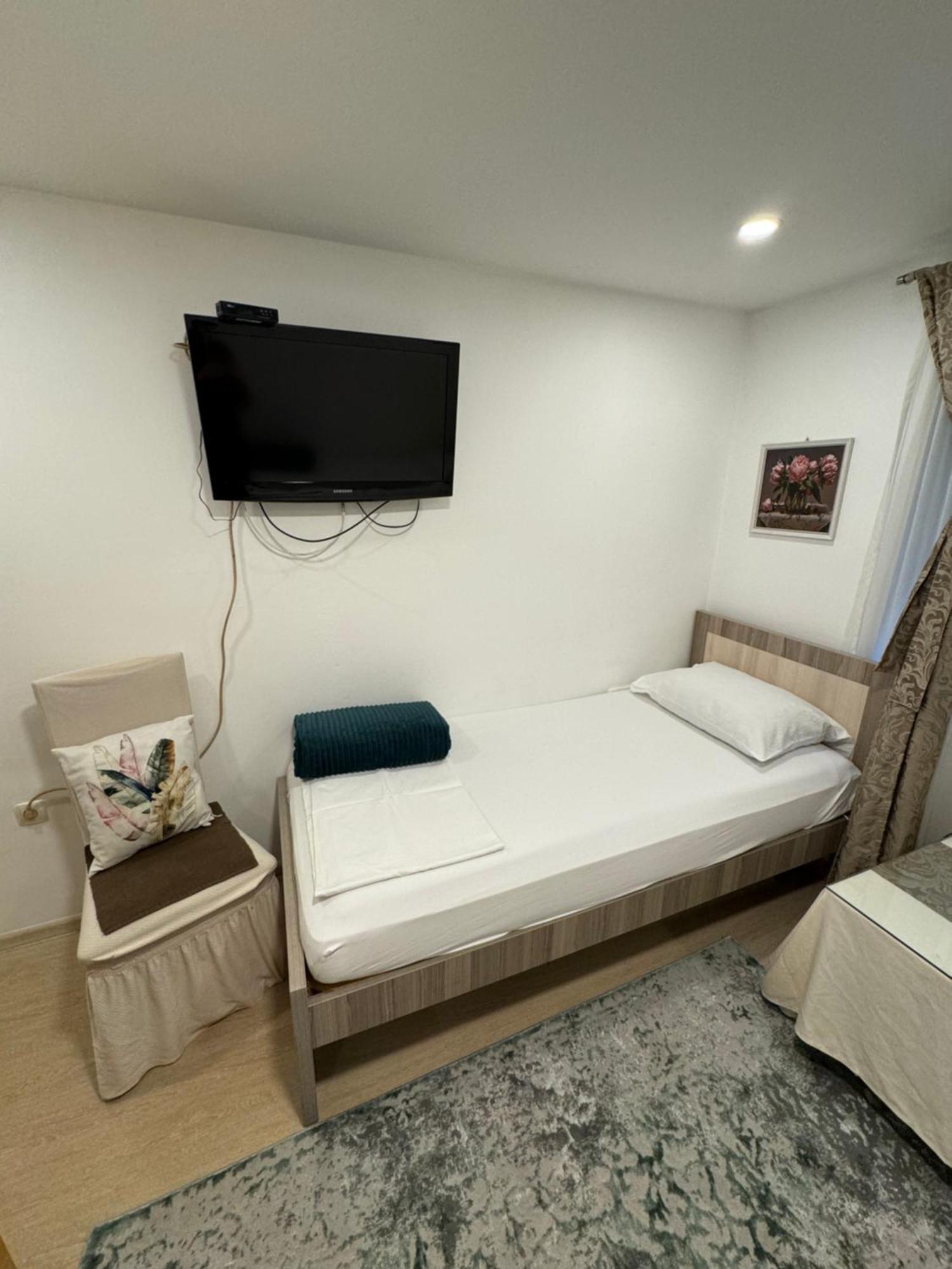 Apartments And Rooms Lena 모스타르 외부 사진